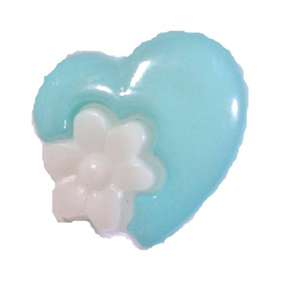 Boutons pour enfants en forme de coeur en plastique de couleur bleu clair 15 mm 0,59 inch